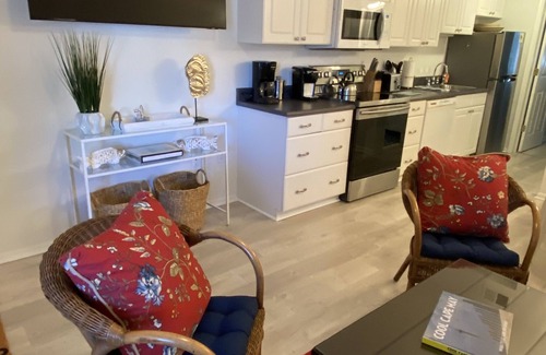 Cape May Condo | Cape Roc Condo with Ocean Views and Heated Pool 1/2 Block to the Beach