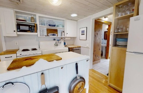 Brewster Cottage | CapeCodProperty 180