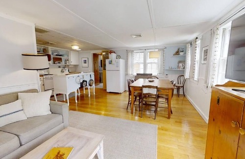 Brewster Cottage | CapeCodProperty 180