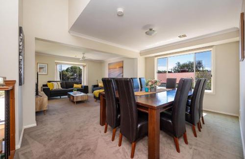 Capel Sound House | Capel Grand Villa - Pet-Friendly Beach Escape
