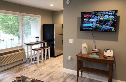 Frankfort Condo | Capital City Condo #6 close to Interstate, Water Park, Restaurants and Shopping.