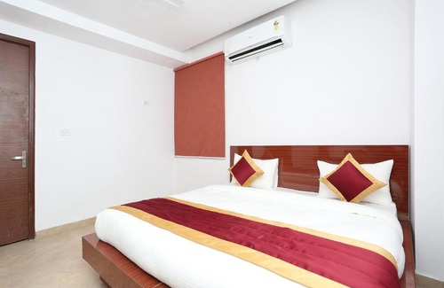 Sahibabad Hotel | Capital O 12807 Amaira Hotel And Banquets