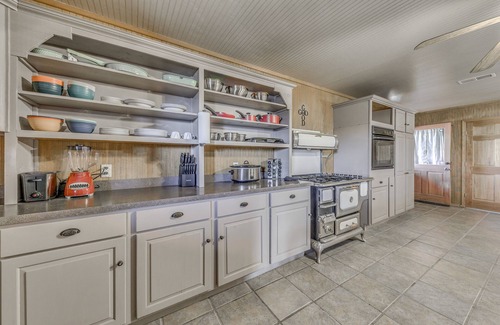 Glencoe House | Capitan Vacation Rental w/Grill, Near Ruidoso!