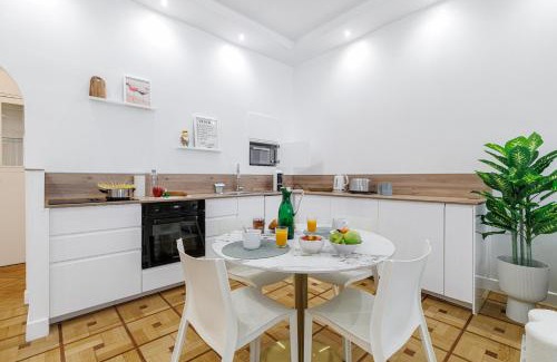 Nice City Centre Apartment | Capitol Close To The Beach - Happy Rentals