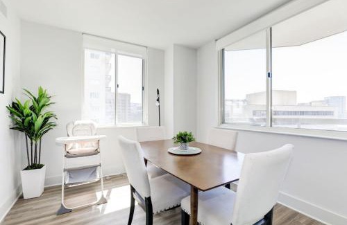 Crystal City Apartment | Capitol Convenience 2BR Luxury Minutes from DC
