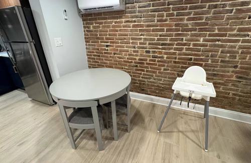 Capitol Hill House | Capitol Hill Home! On Site Parking, Washer/Dryer, Full Kitchen, Walk to Capitol