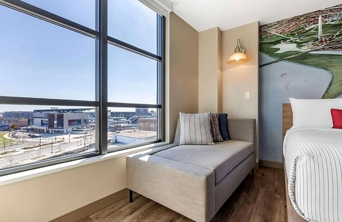 Buzzard Point House | Capitol Riverfront District! Rooftop Lounge, On-Site Bar, Walk to Nationals Park