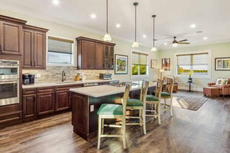 Key West House | Capmar House -Huge Home & Pool