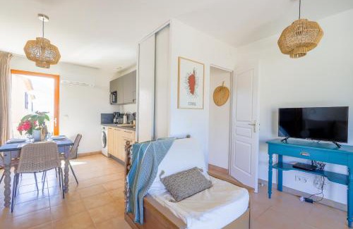 Lozari Apartment | Capra Scorsa - Appt vue mer et piscine partagée