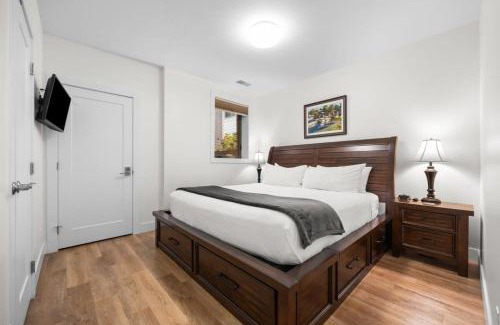 Traverse City House | Capri 002 in the Heart of Downtown TC