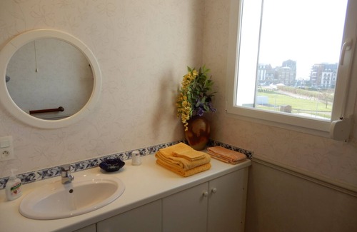 Le Treport Bed & Breakfast | CAPRICES ENSOLEILLES Room in Mersoise villa, panoramic view, 300 m from the beach