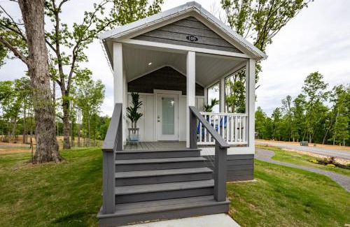 Dover House | Captain Quarters (In The Pines at KY Lake) 109 Pine Grove Lane, Dover, TN 37058