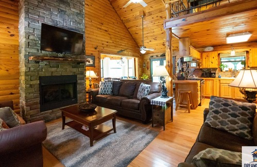 Mountain View Cabin | Captain's Cool Water Cabin 2 Bedroom Cabin