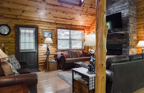 Mountain View House | Captain's Cool Water Cabin by Dreams2Reality Vacations