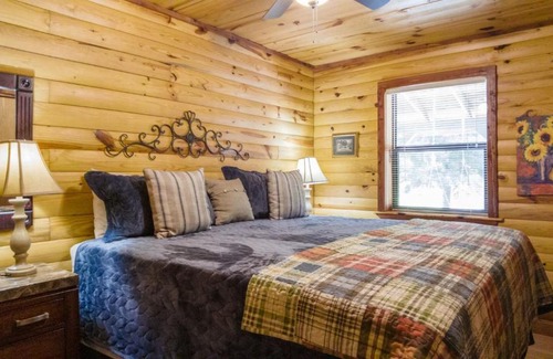 Mountain View House | Captain's Cool Water Cabin by Dreams2Reality Vacations