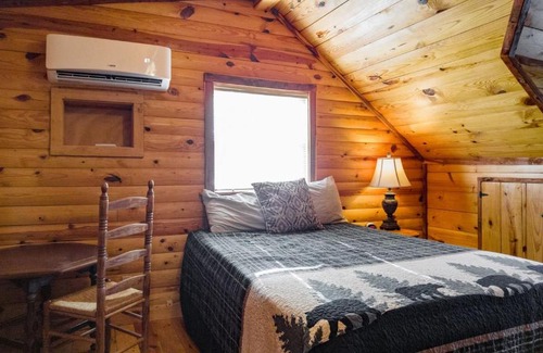 Mountain View House | Captain's Cool Water Cabin by Dreams2Reality Vacations