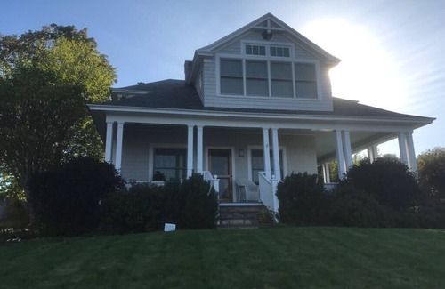 Manset House | Captain's Cottage, beautiful waterfront home facing Somes Sound and Cadillac Mt