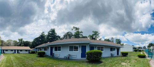 Gloucester Hotel | Captain's Lodge Motel
