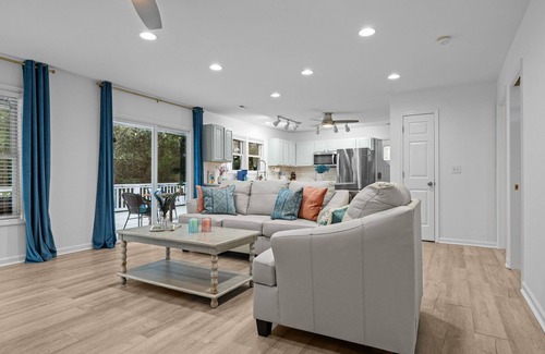 Atlantic Beach Apartment | Captain’s Quarters - Private Beach Access!