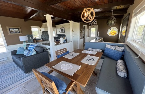Moclips House | Captain`s Quarters - Beautifully Updated Beach Front Home