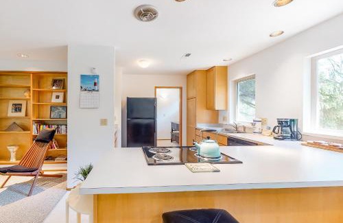 Manzanita House | Captain's Quarters Hideaway