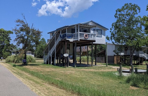 Shoreline Park Cottage | Captain's quarters
