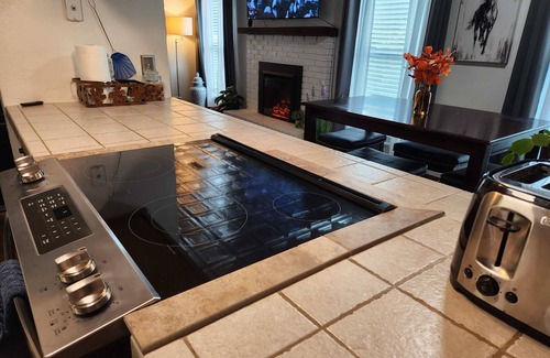 Tallahassee Apartment | Captain's Quarters-Highly Rated 2.5 mi. toCapital!