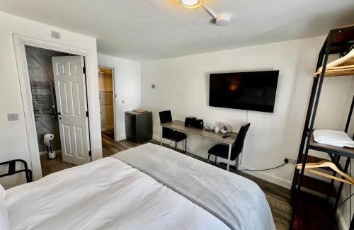 Saltburn-by-the-Sea Bed & Breakfast | Captain's Rest - Kingsize - Kettle - Toaster - Fridge - Sea Front