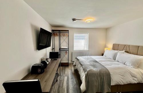 Saltburn-by-the-Sea Bed & Breakfast | Captain's Rest - Kingsize - Kettle - Toaster - Fridge - Sea Front