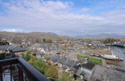 Borth-y-Gest Cottage | CAPTAIN'S REST, pet friendly, country holiday cottage in Porthmadog