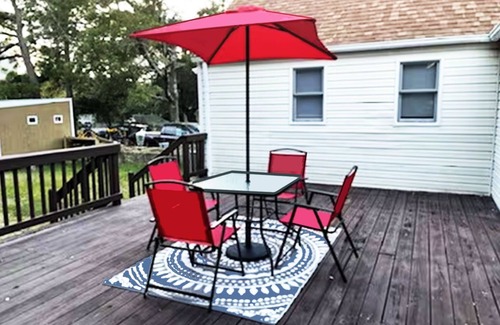 Willoughby Spit House | Captains Cottage, large deck, view of water!