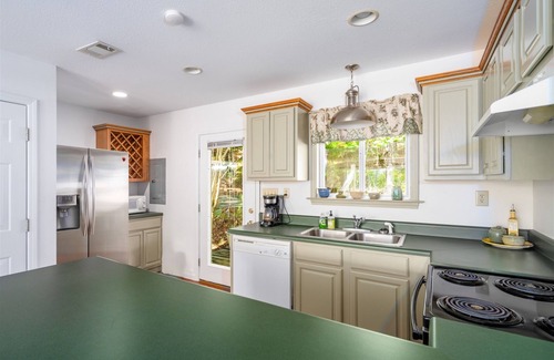 Pleasure Point House | Captains Cove | 5 Bed, 5 Bath