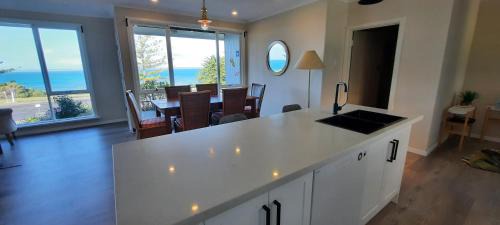 Kingscote House | Captains on the Seafront - Breathtaking Sea views- Large 4br 2bth