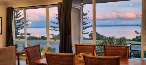 Kingscote House | Captains on the Seafront - Breathtaking Sea views- Large 4br 2bth