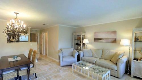 Sanibel Apartment | Captains Walk D2