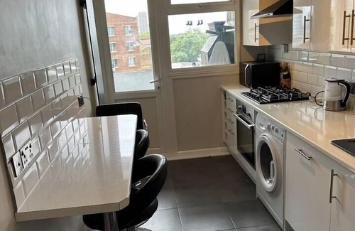 West Ham Apartment | Captivating 1-Bed Apartment in Stratford