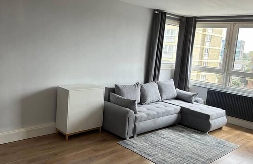 West Ham Apartment | Captivating 1-Bed Apartment in Stratford