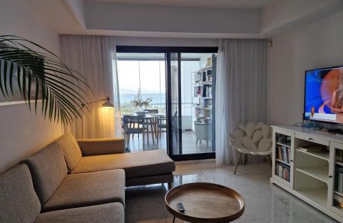 Casares del Mar Apartment | Captivating 2-Bed Apartment First Line Beach