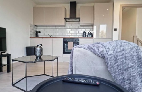 Brentwood Apartment | Captivating 2-Bed Apartment in Brentwood