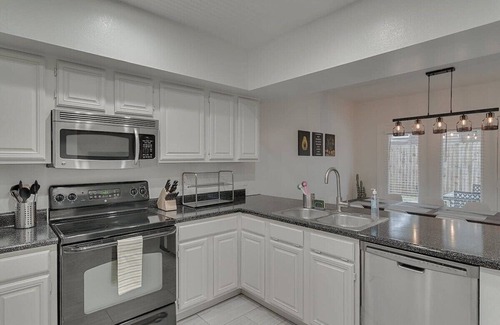 Grand Prairie House | Captivating 5BR/2.5B Home with Beautiful Pool & Patio