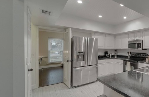 Grand Prairie House | Captivating 5BR/2.5B Home with Beautiful Pool & Patio