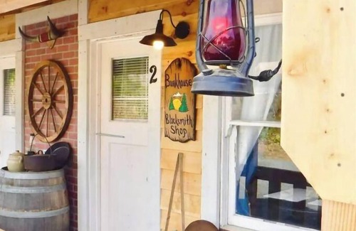 Springville House | Captivating Barn-Blacksmith Shop nearby GIANT SEQUOIAS