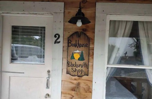 Springville House | Captivating Barn-Blacksmith Shop nearby GIANT SEQUOIAS