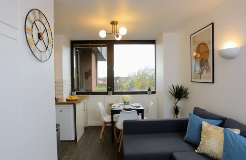 Watford Town Centre Apartment | Captivating & Modern 1Bedroom/1Bathroom with free parking in Watford