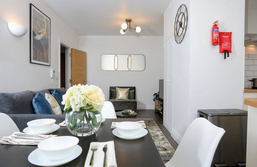 Watford Town Centre Apartment | Captivating & Modern 1Bedroom/1Bathroom with free parking in Watford