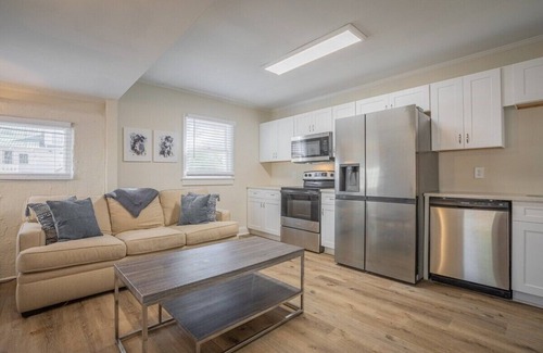 Athens House | Cara's Cottage - 2 miles from Sanford Stadium