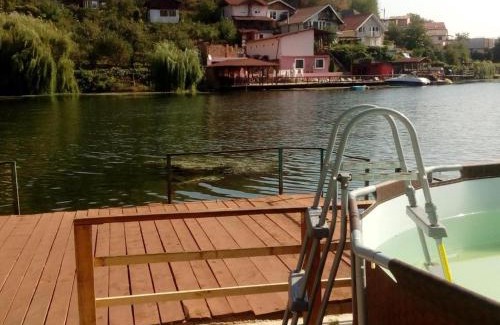 Orsova Apartment | CARAVANAS