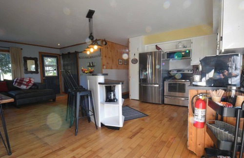 Lion's Head Bed & Breakfast | Cardinal BnB Retreat