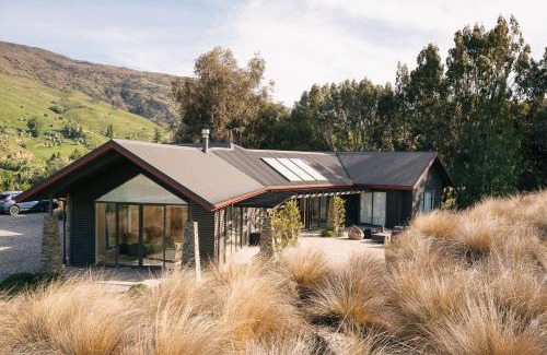 Cardrona House | Cardrona Alpine Villa - with hot-tub