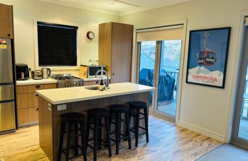 Cardrona Apartment | Cardrona Villa with Pool and Jacuzzi